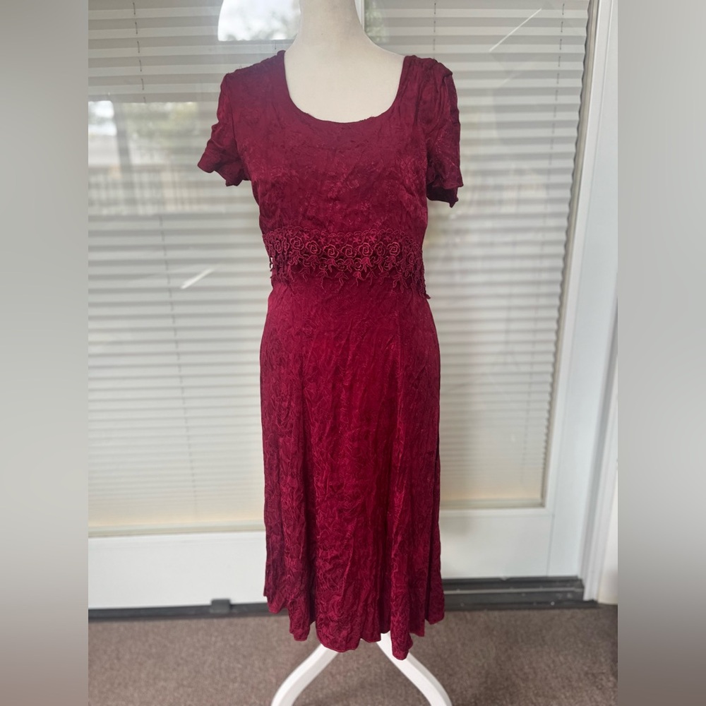 Vintage JODY California‎ Merlot Floral Satin Tie Back Dress w/ Crochet Trim - M